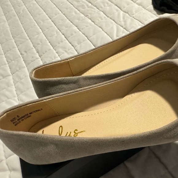 *BRAND NEW* Lulus Suede Flats - Picture 5 of 5